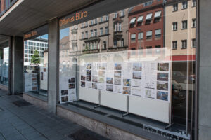 Schaufensterausstellung Architektouren 2021 @ Schaufenster des Offenen Büros - DLZ BAU